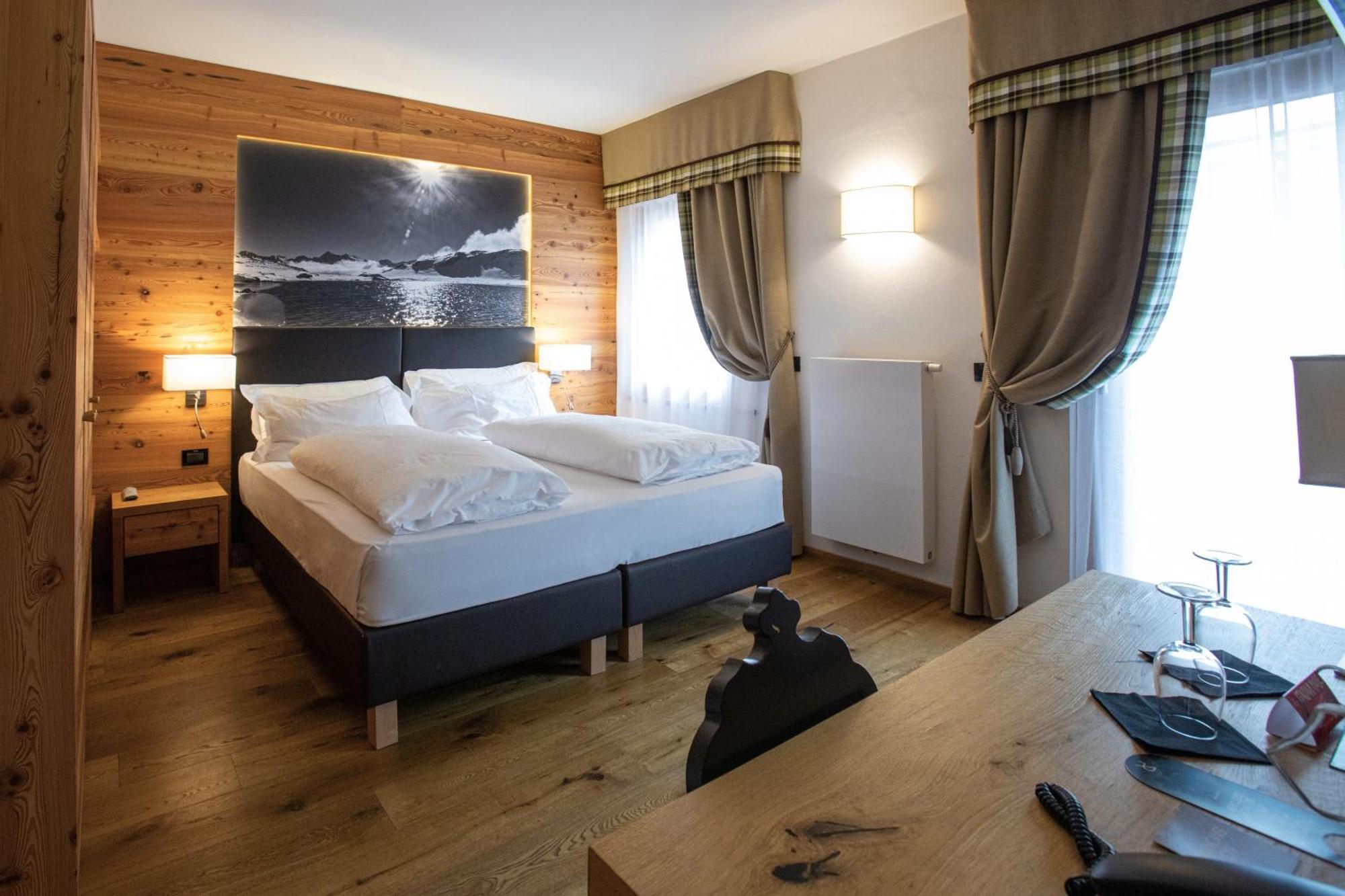 Hotel Ravelli Luxury Spa Mezzana  Buitenkant foto